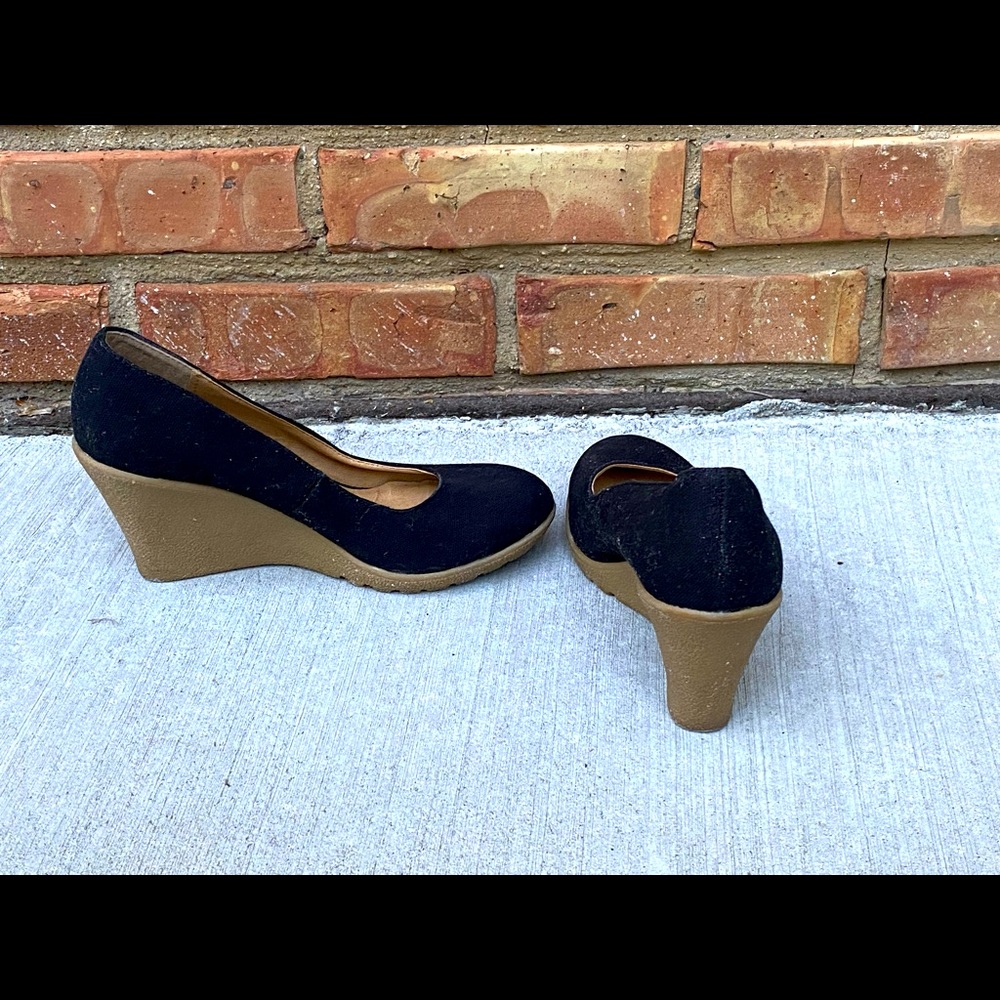 Urban Outfitters black wedges w/comfy rubber sole